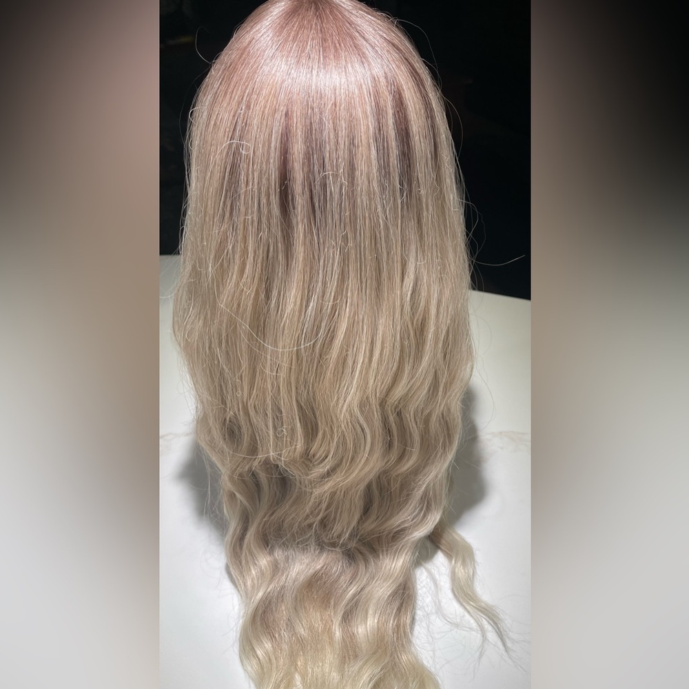 HAIR, 26” Wavy, Center Part, Ombre Brown to Blonde - Picture 11 of 13